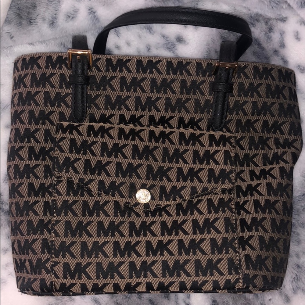 medium sized Michael Kors purse
